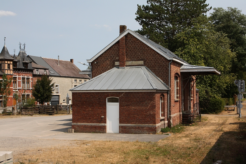 Ehemalige G�terschuppen des Gare de Olloy-Sur-Viroin am 25.Juli 2026.