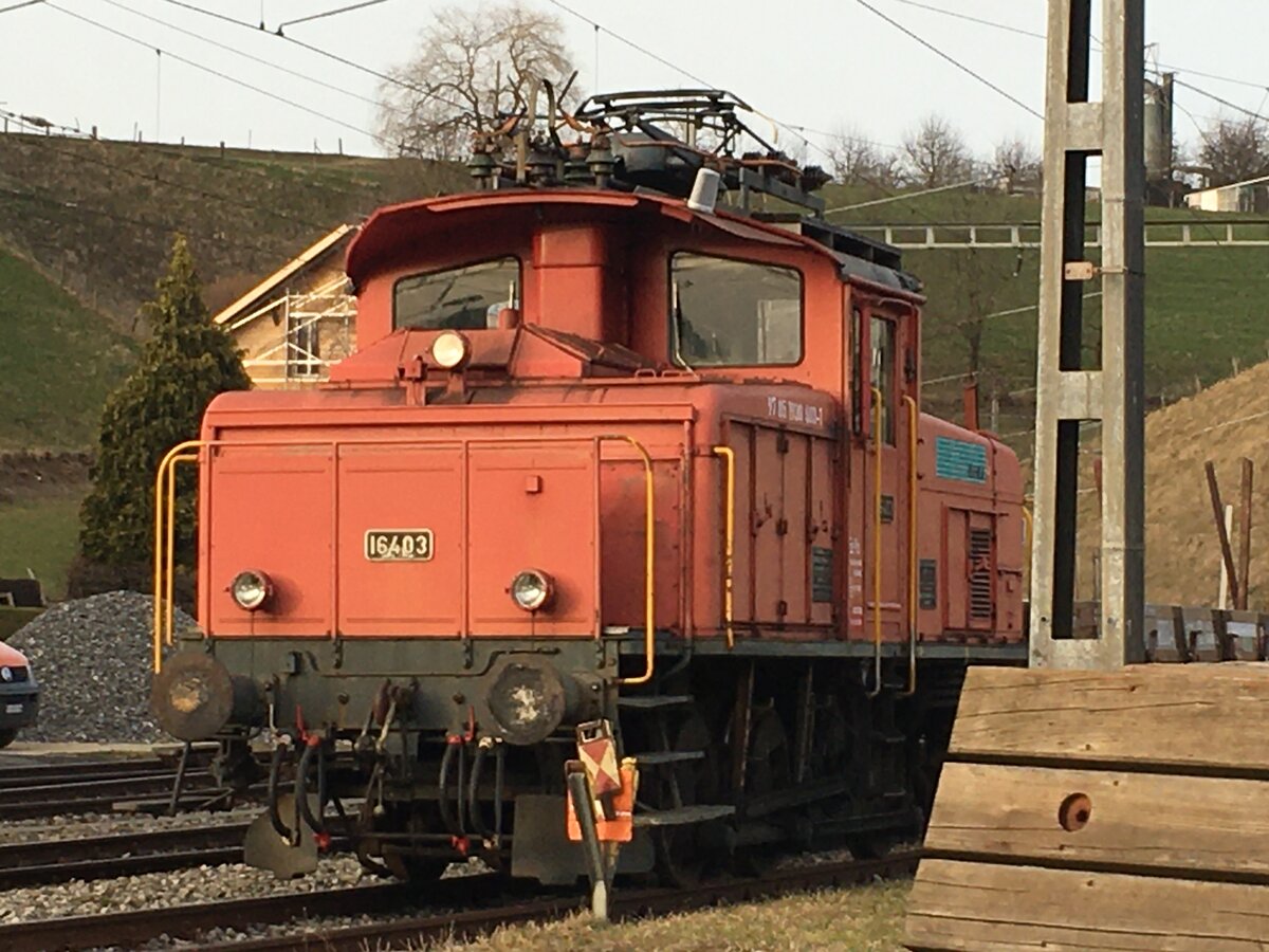 Ehemalige SBB Ee 3/3 16403.
Die Lokomotive ist heute im Besitz der Firma RUWA.
Sumiswald Grünen Emmental