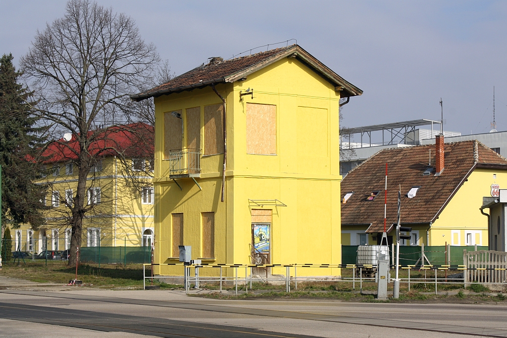 Ehemalige Stellwerk des Bf. Sopron-Deli, nunmehr in Privatbesitz, am 08.Mrz 2014.