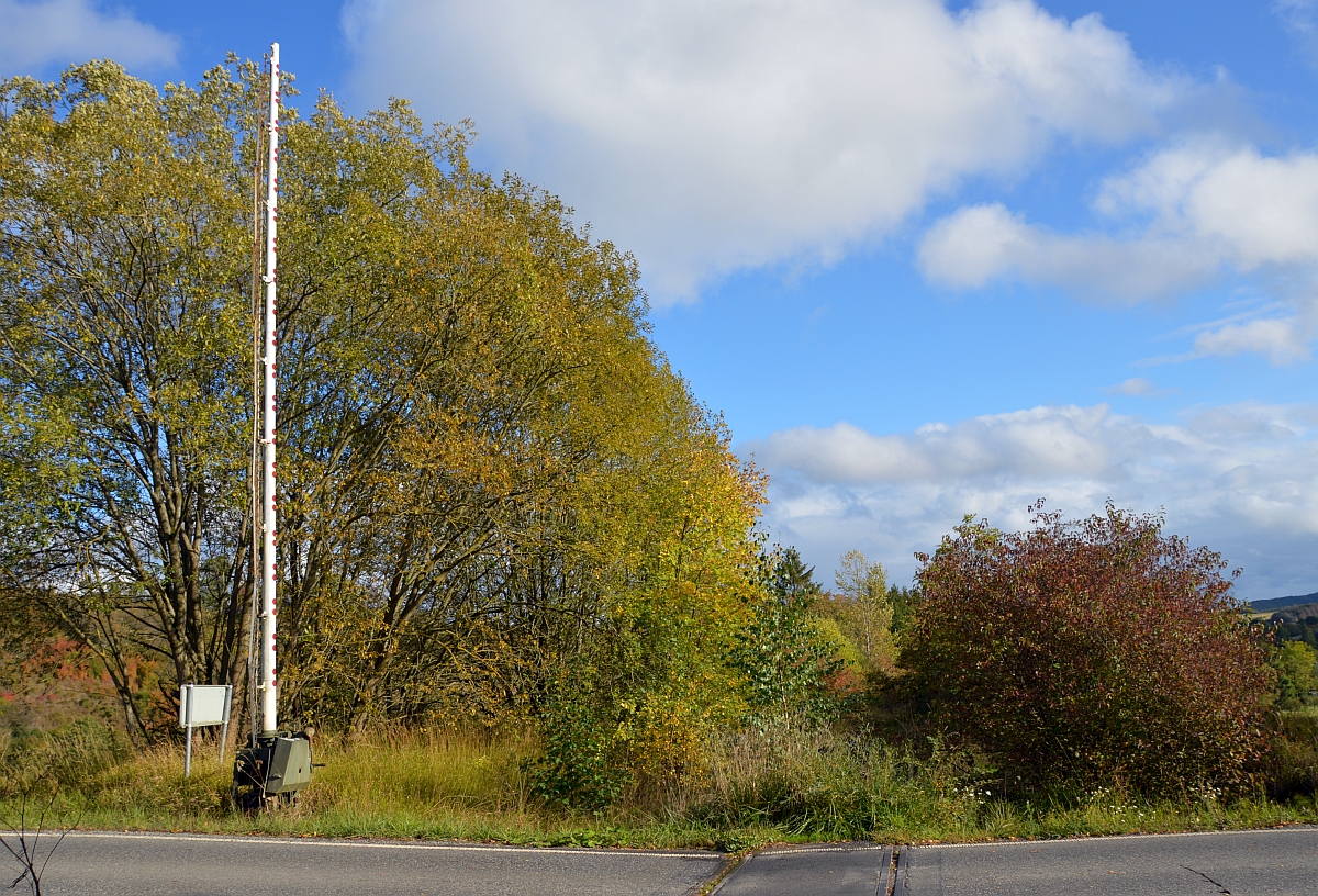 Ehemaliger BÜ bei Walburg (Hessen), Strecke Kassel - Eschwege (28.9.2019)

An die Moderation : Die Kategorie  Stillgelegte Strecken  habe ich nicht gefunden !