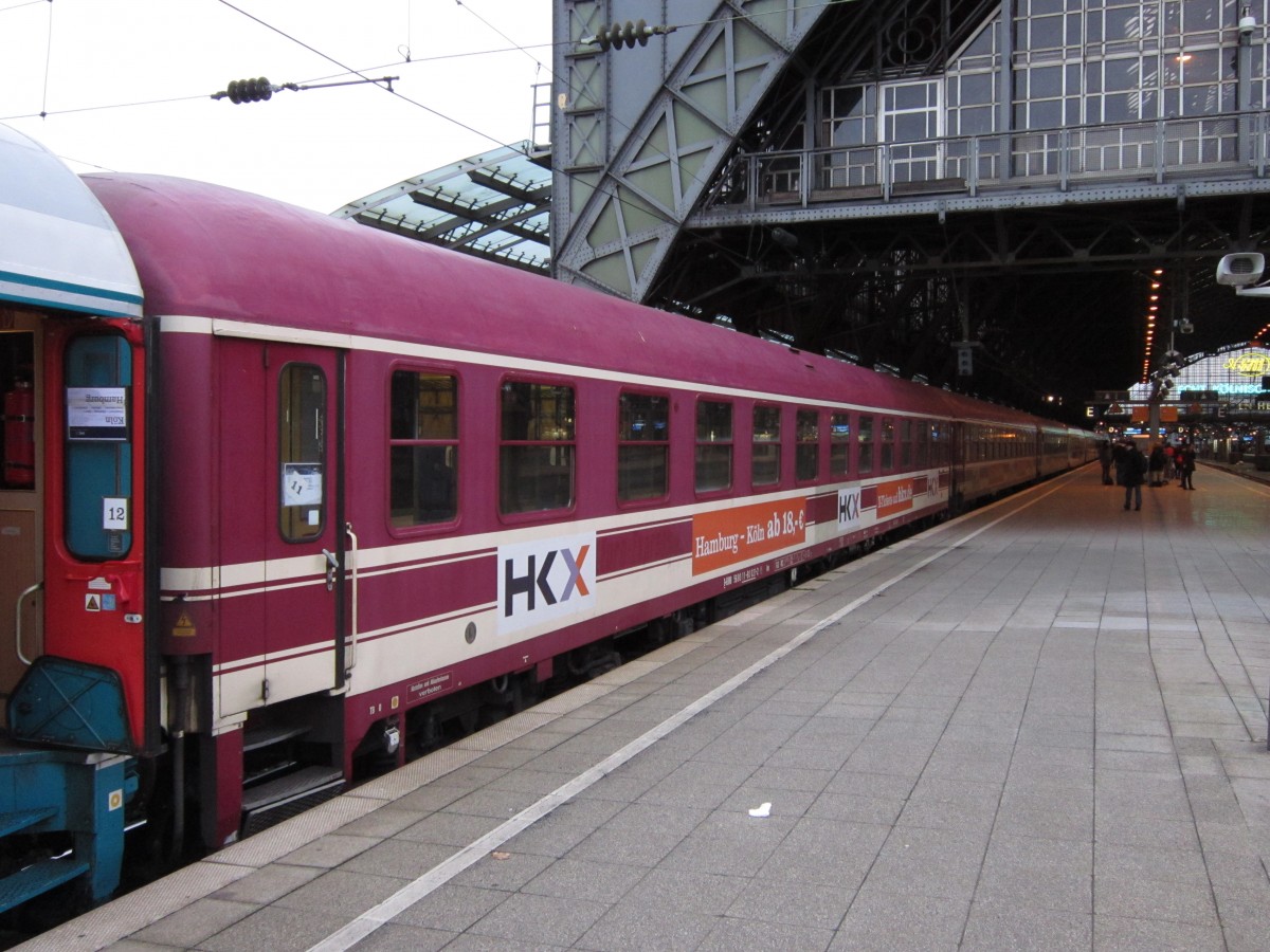 Ehemaliger EuroExpress-Am im Einsatz als Teil des HKX 1802 von Hamburg nach Köln, gesehen in Köln Hbf am 28.12.2013.