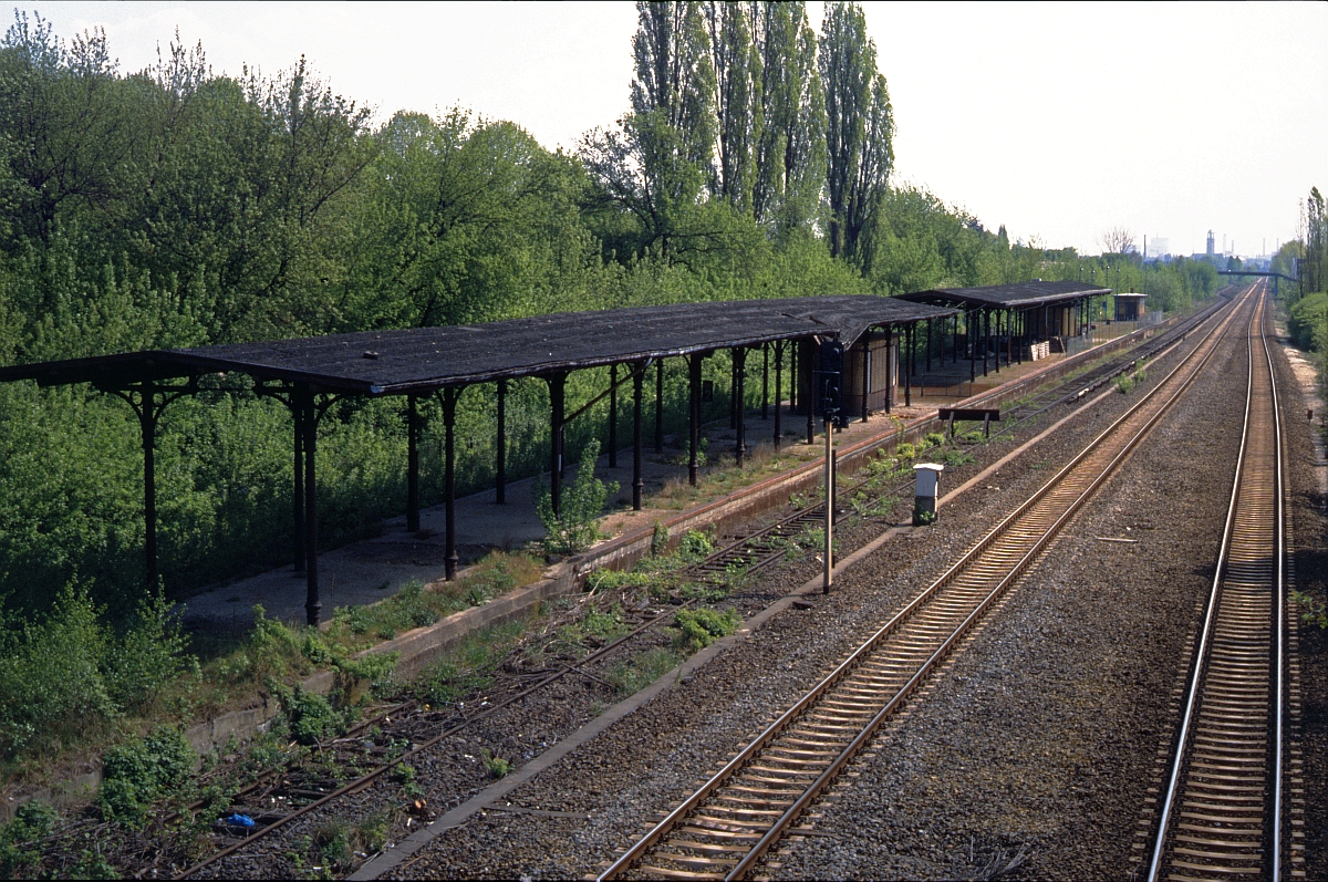 Ehemaliger S-Bahn-Haltepunkt Berlin-Staaken im Oktober 1988.