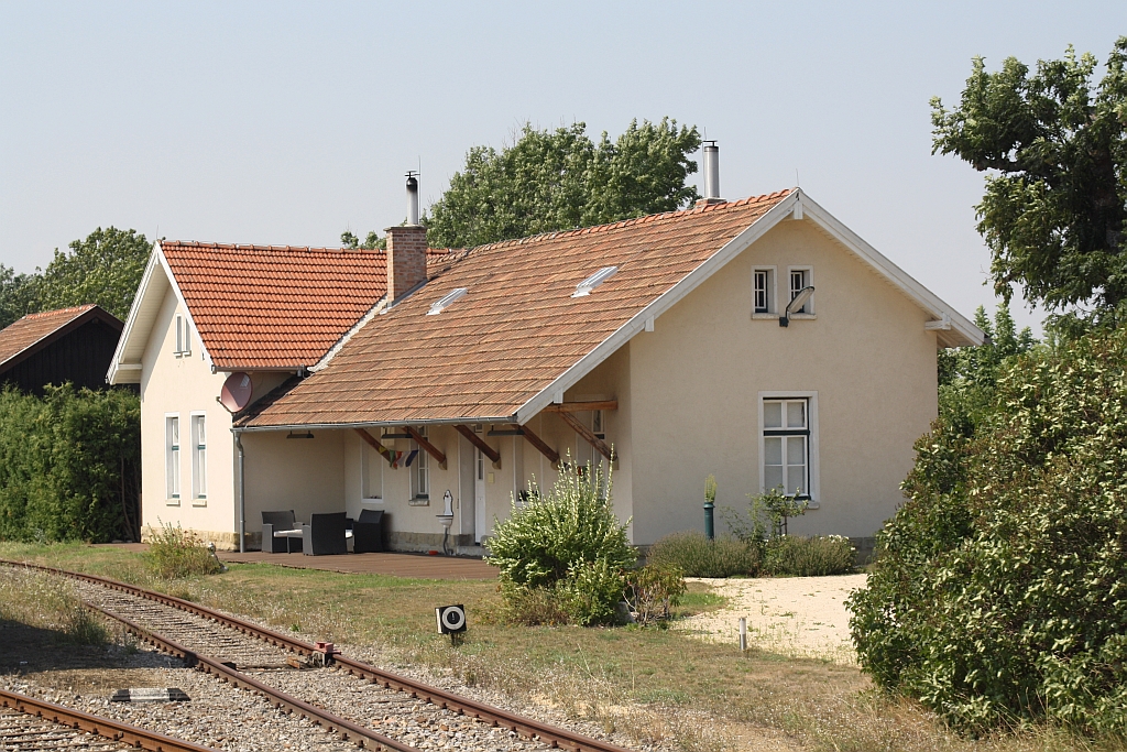 Ehemaliges Aufnahmsgebäude des Bf. Würnitz-Hetzmannsdorf am 08.August 2015
