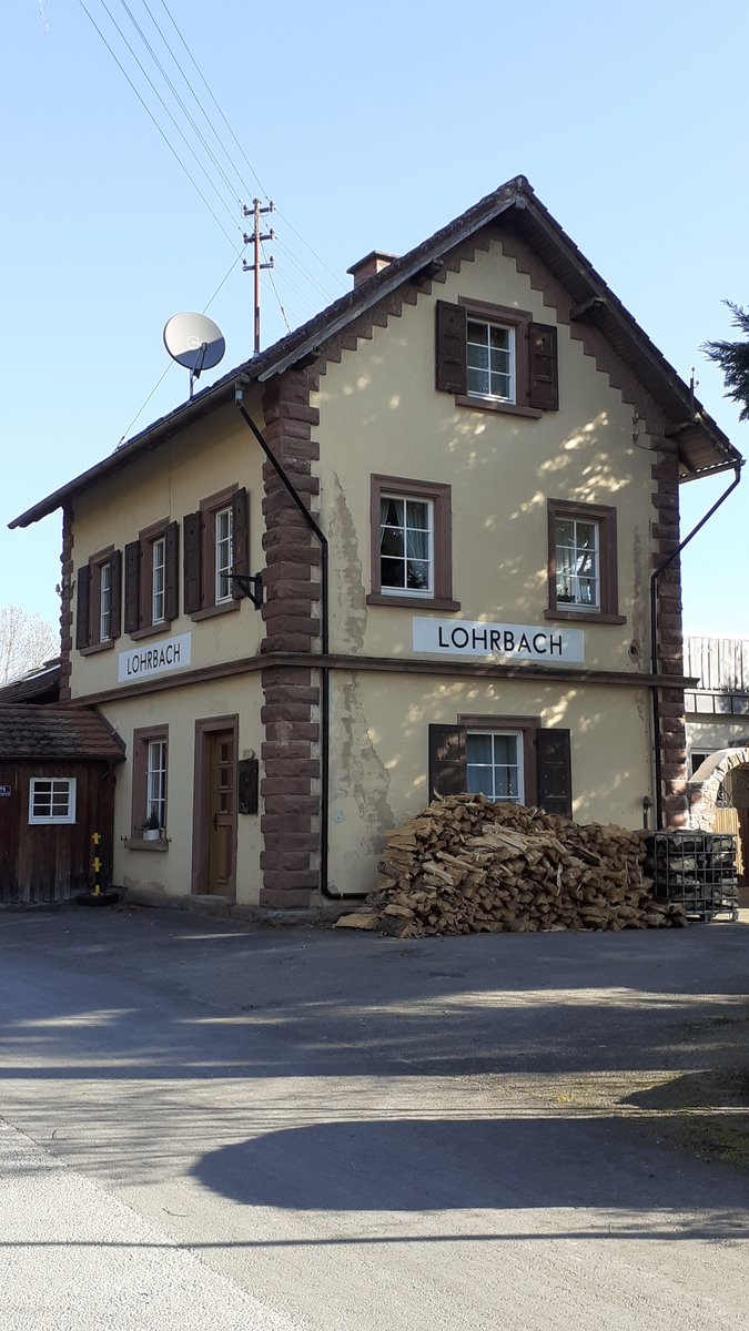 Ehemaliges Stationsgebäude des Bahnhofs Lohrbach.
Aufnahme vom 6.4.2020