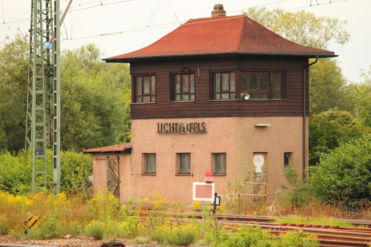 Ehemaliges Stellwerk im Bahnhof Lichtenfels am 13.08.2012.