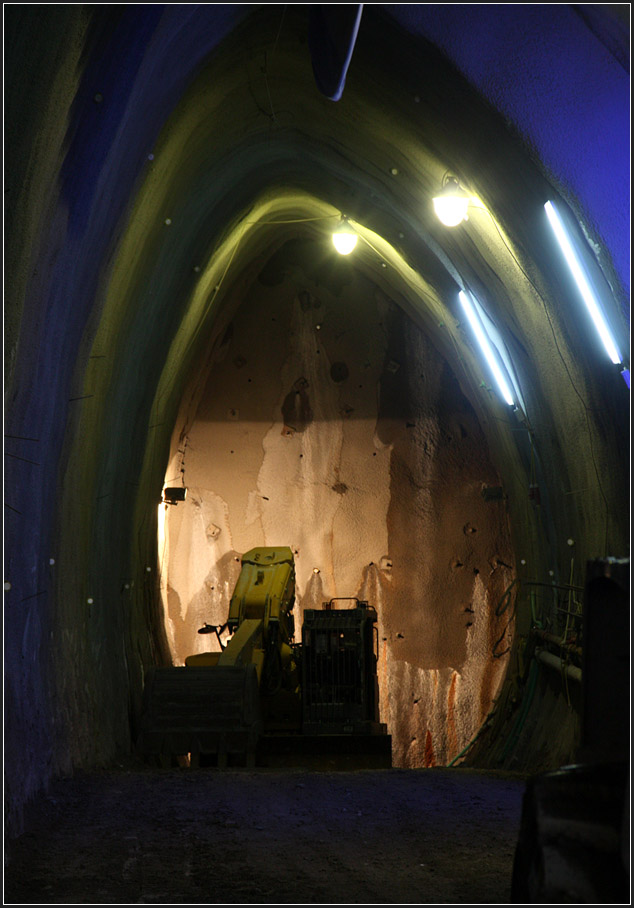 Eiförmiger Querschnitt -

Die beim Bau vorauslaufende Ulmenstollen haben einen ovalen Querschnitt. 

Tage der offenen Baustelle, 06.01.2016 (M)