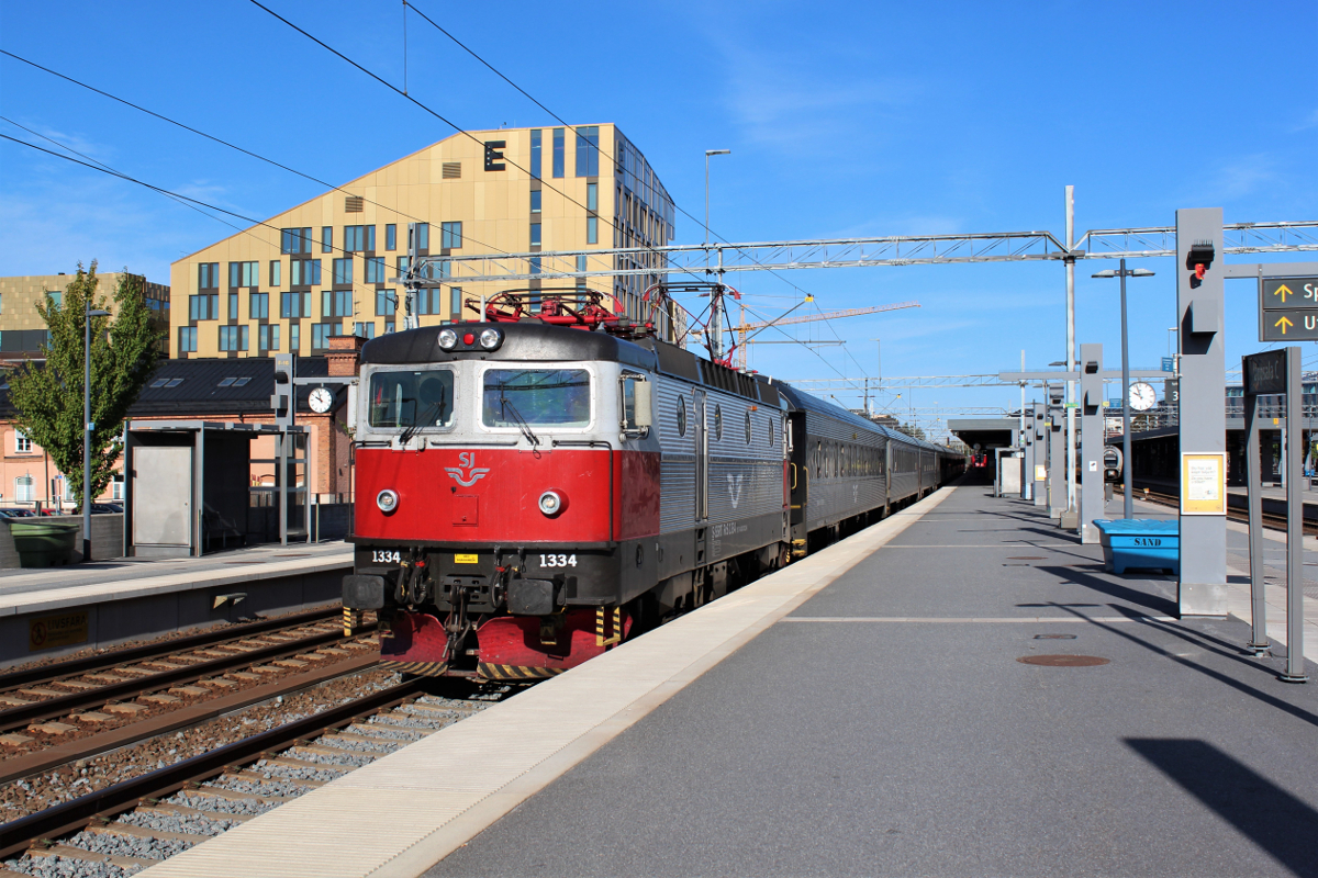 Eigentlich sind die skandinavischen Bahnen sehr pünktlich unterwegs. Am 09.09.2018 verwandelte sich Nattåg 93 aus Narvik zu einem City Night Line und erreichte den Hauptbahnhof Uppsala mit 60 min Verspätung.
