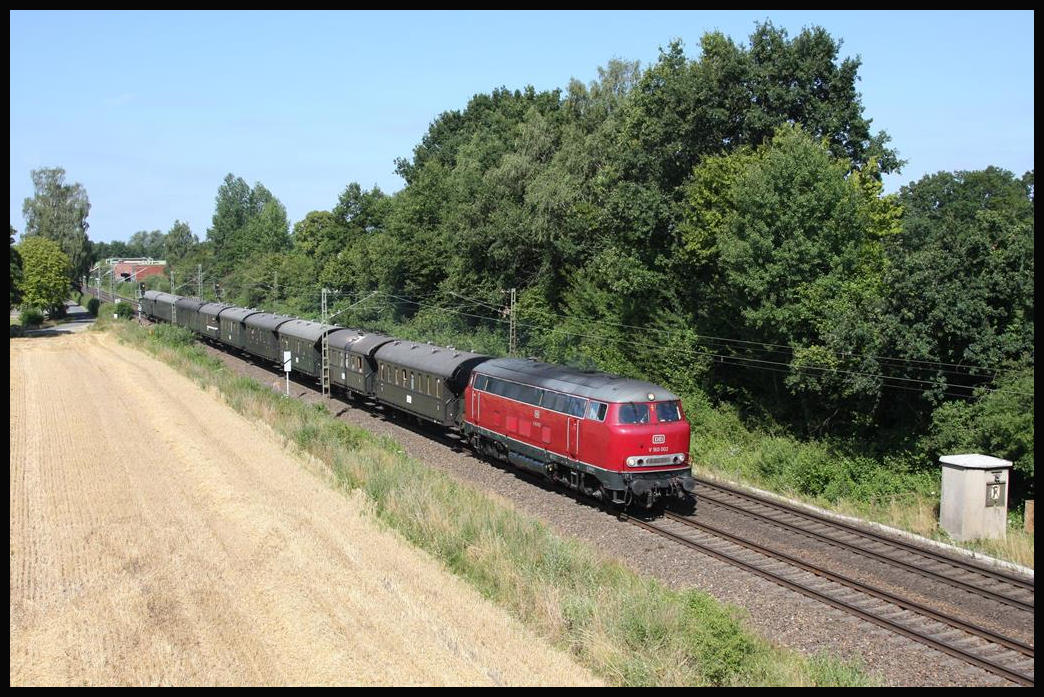 Eigentlich war die Dampflok 78468 als Zuglok für diesen am 7.7.2018 verkehrenden Sonderzug nach Bremen vorgesehen. Wegen der hohen Waldbrandgefahr wurde aber die private Diesellok 
V 160002 von Albert Merseburger eingesetzt. Um 10.37 Uhr kam sie über die Rollbahn bei Osnabrück Hellern daher.