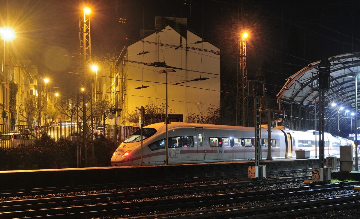 Eigentum Nederlandse Spoorwegen, ICE 4653 (Nachtaufnahme) am Abend des 22.März 2014 im Aachener HBF auf Gleis 9 .