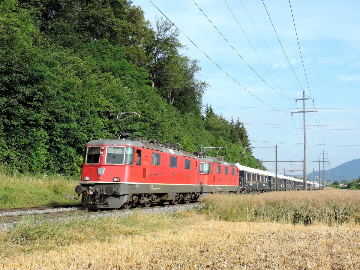 Eiken - 19. July 2019 : Re 4/4 II 11181 + 11194 mit dem Orient Express.