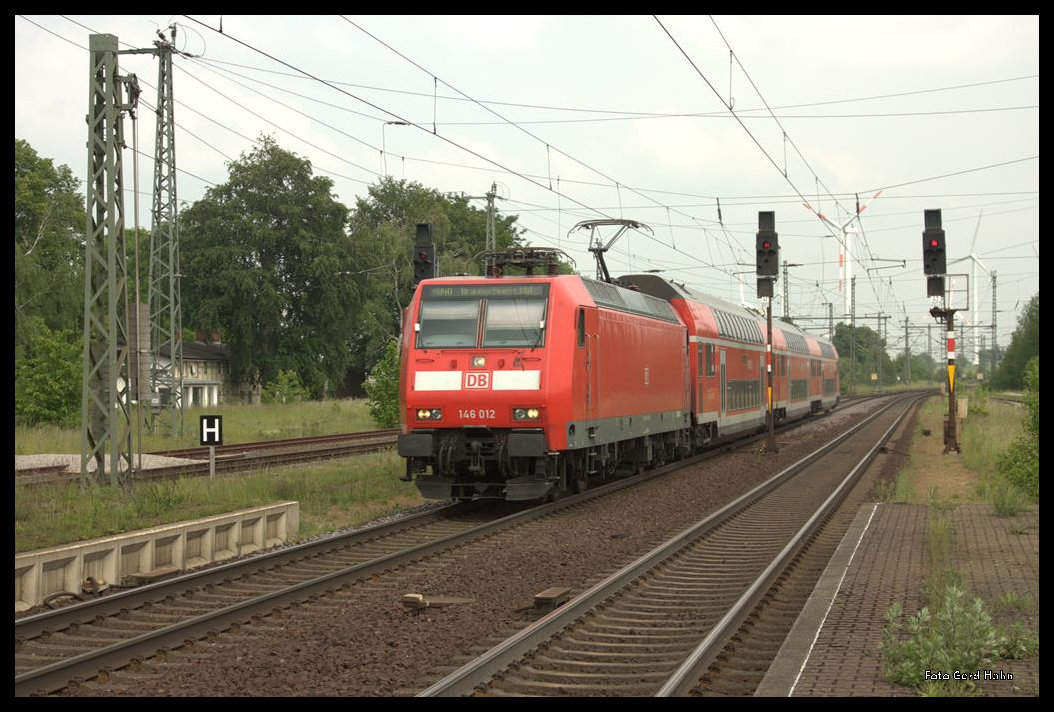 Eilsleben 26.05.2016. - 146012 fährt um 14.59 Uhr mit dem RE 40 nach Braunschweig ein.