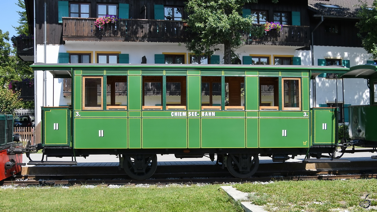 Ein 1887 von MAN gelieferter Personenwagen, 2. Klasse der Chiemseebahn. (Prien, August 2020)