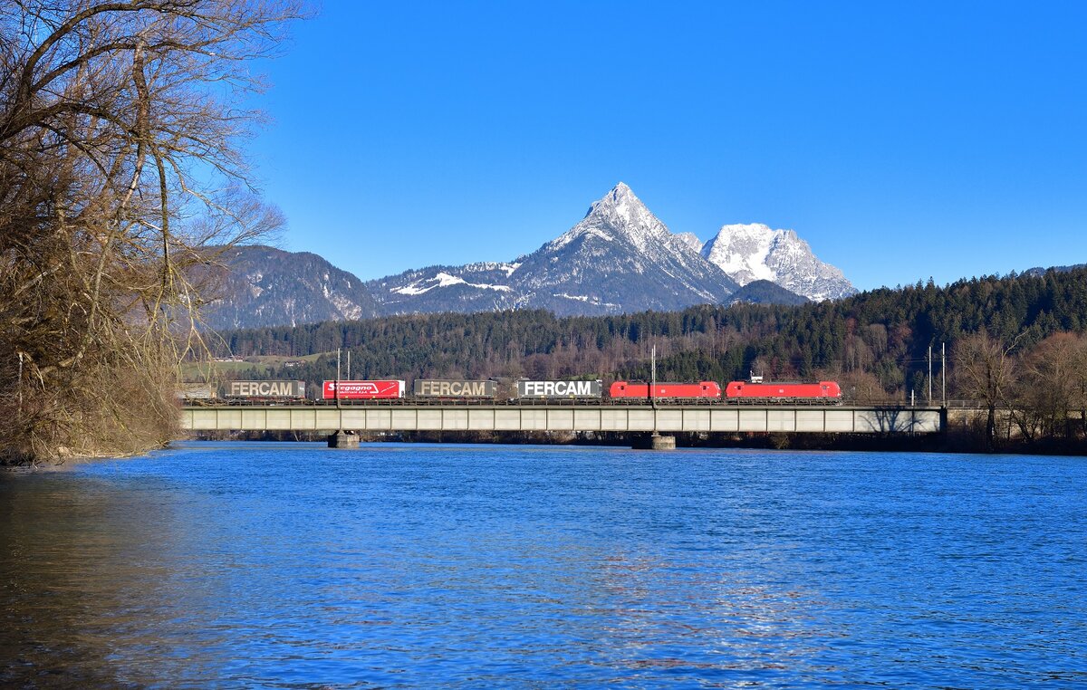 Ein 193 Doppel mit einem KLV am 14.02.2023 bei Kirchbichl.