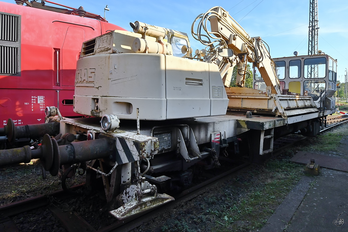Ein 1978 bei Windhoff hergestellter Vielzweck-Gleishublader VG 17 mit Dreiseitenkipper war Mitte September 2019 im Eisenbahnmuseum Darmstadt-Kranichstein ausgestellt.