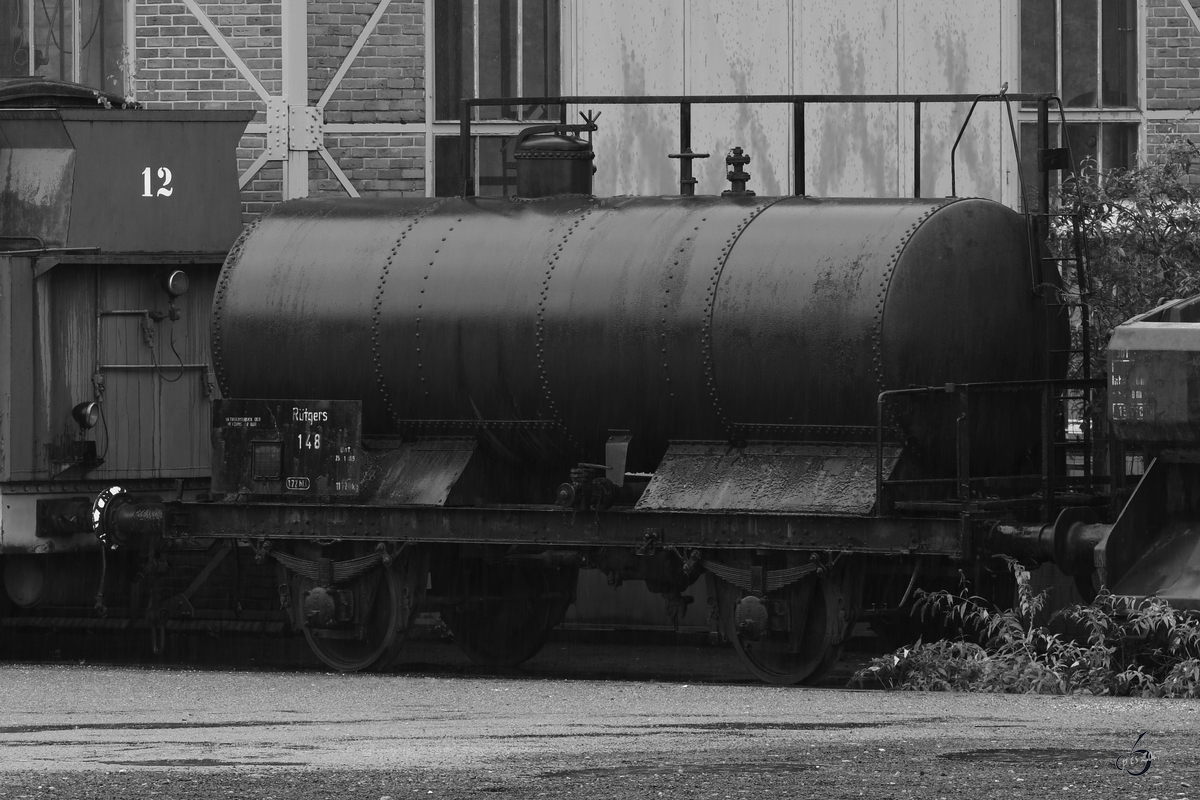 Ein 2-achsiger Kesselwagen, abgestellt auf dem Museumsgelände der Henrichshütte. (Hattingen, September 2017)