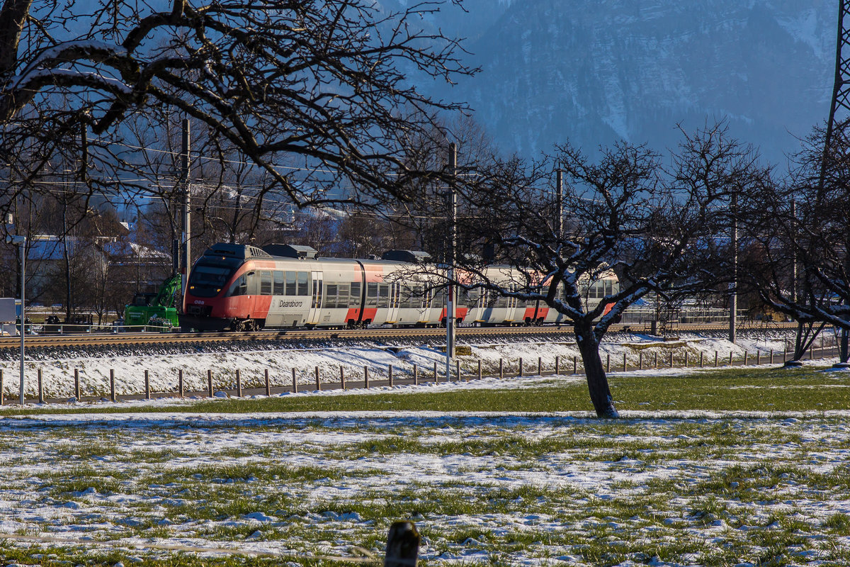 Ein 4024 als S-Bahn Richtung Bregenz bei Schwarzach. 13.2.18