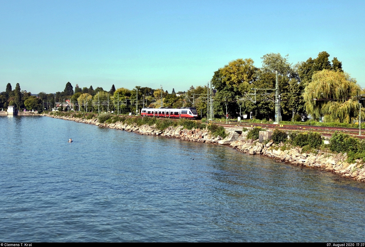 Ein 4024 (Bombardier Talent) erreicht Lindau Hbf über den Bodenseedamm.

🧰 S-Bahn Vorarlberg (ÖBB)
🚝 S1 Bludenz (A)–Lindau Hbf (D)
🚩 Bahnstrecke Lindau–Bludenz (ÖBB KBS 401)
🕓 7.8.2020 | 17:37 Uhr