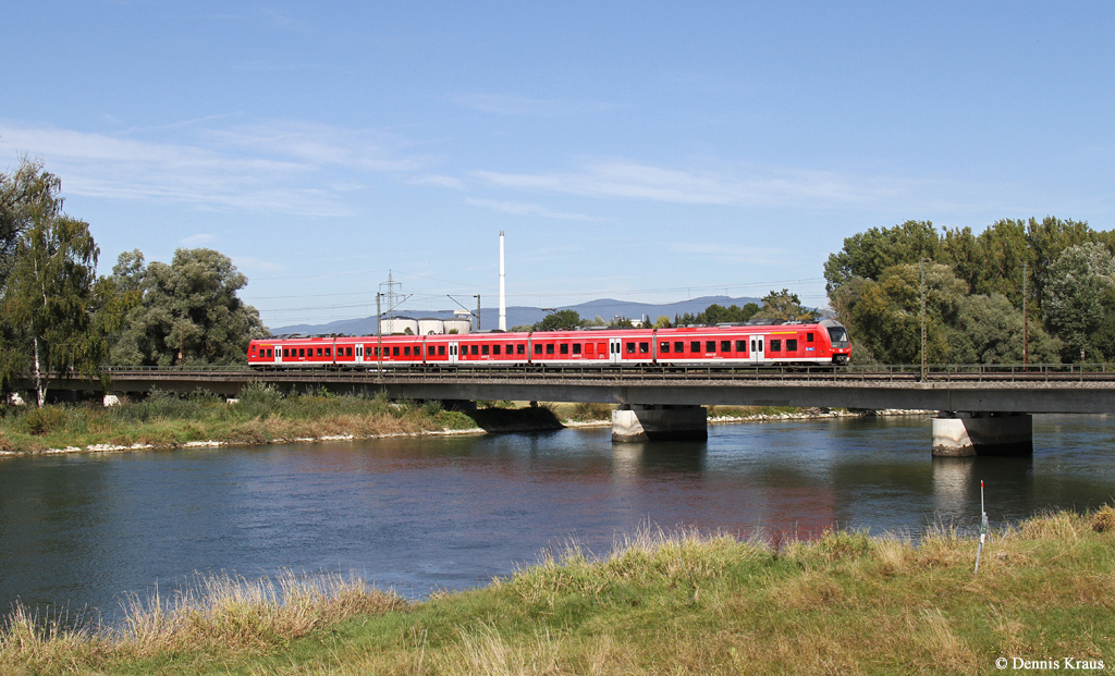 Ein 440 als RE 4071 am 17.09.2015 in Plattling.