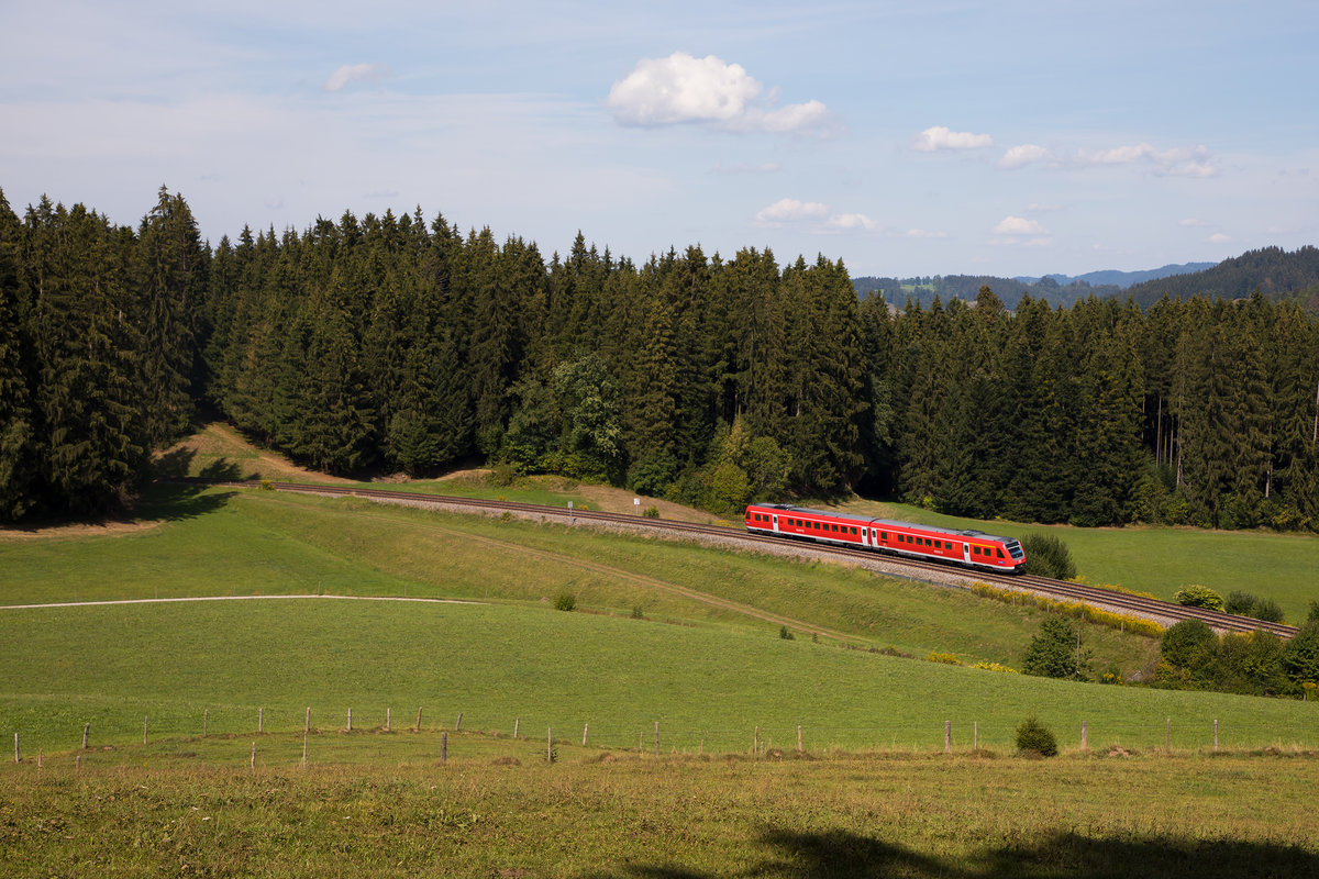 Ein 612 auf dem Weg nach Oberstaufen, bei Heimhofen. 29.8.18.