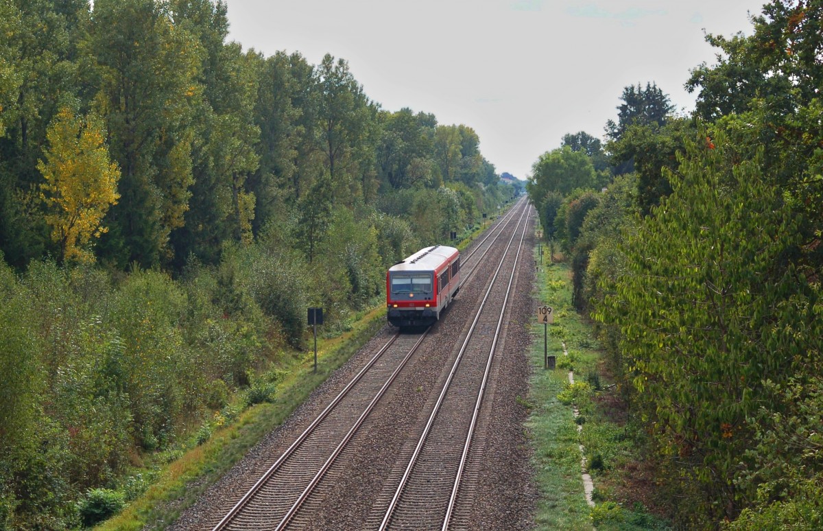 Ein 628 fährt als RB, nach Ulm Hbf, zwischen Laupheim & Erbach(Württ, weiter dem Ziel entgegen. 25.09.2015