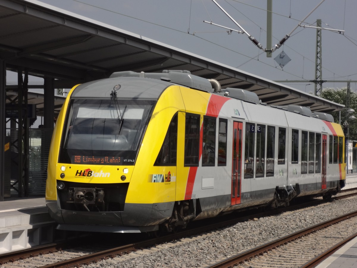 Ein 648 der HLB nach Limburg bei der Ausfahrt aus Wetzlar. (Sommer 2013)