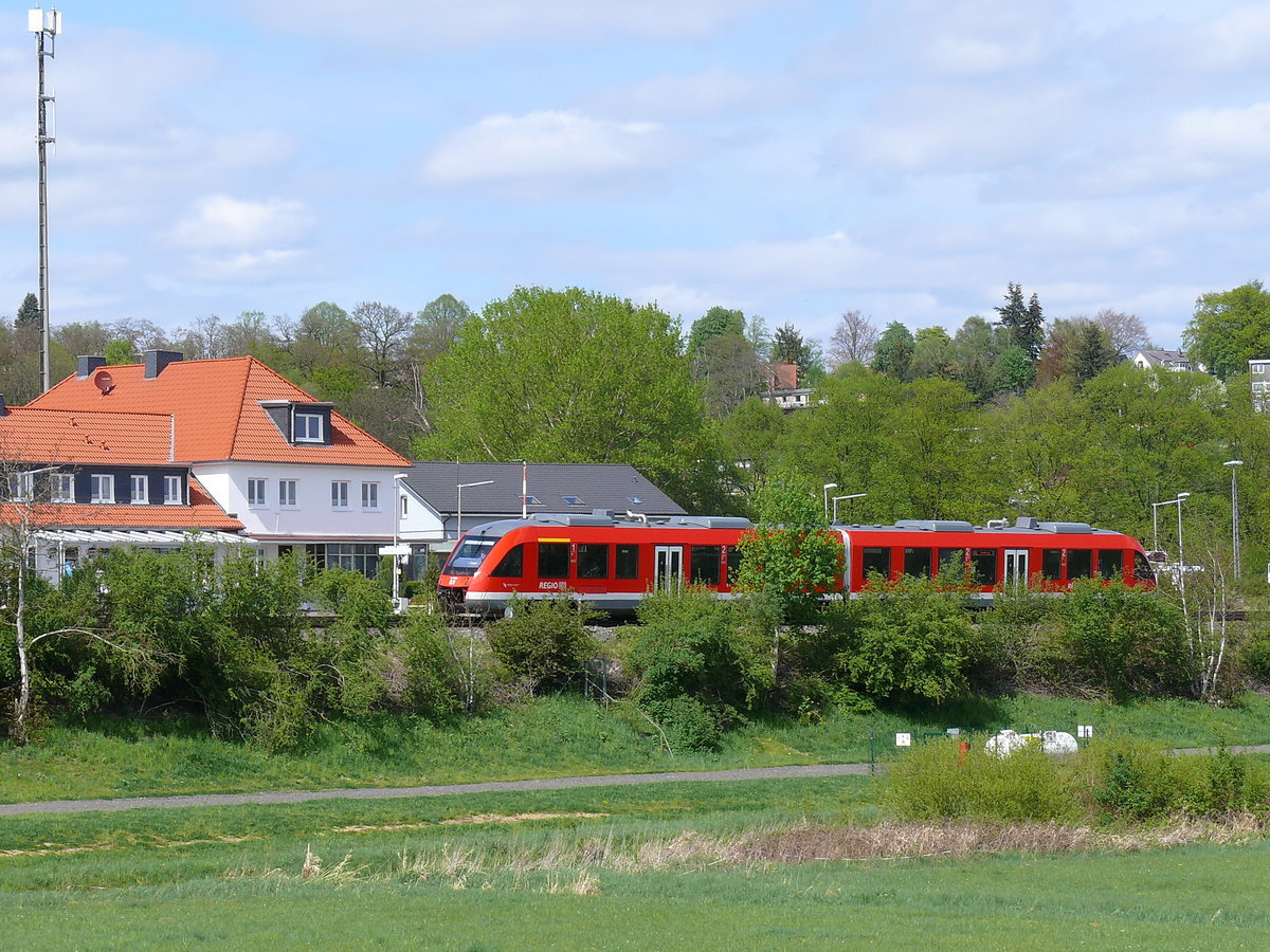 Ein 648 (LINT 41) als RE83 Lübeck - Lüneburg von Büchen kommend am EG Lauenburg/Elbe; 02.05.2010
