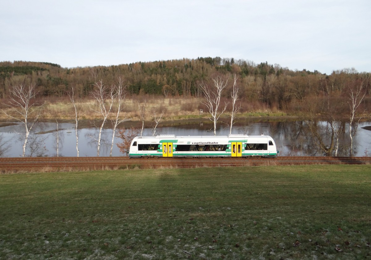 Ein 650er der Vogtlanbahn am 03.12.13 in Planschwitz.