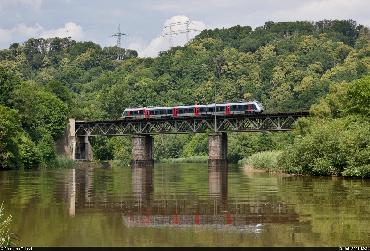 Ein 9442 (Bombardier Talent 2) befährt die Werrabrücke bei Hann. Münden-Laubach.

🧰 Abellio Rail Mitteldeutschland GmbH
🚝 RE 74708 (RE9) Röblingen am See–Kassel Hbf
🚩 Bahnstrecke Halle–Hann. Münden (KBS 590)
🕓 10.7.2021 | 13:36 Uhr