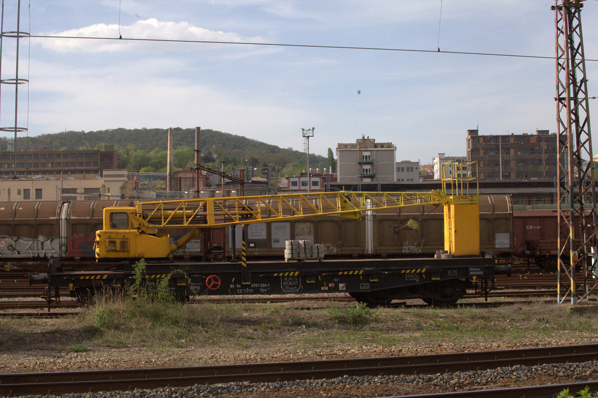 Ein abgestellter Kranwagen in Usti nad Labem.Der Wagen hat das Gattungszeichen Sps.
26.04.2019 16:04 Uhr. Teleaufnahme.