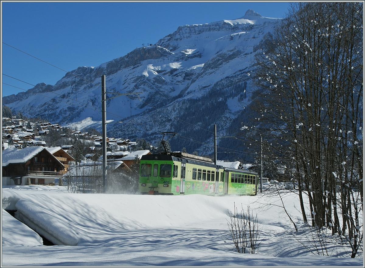 Ein ADS Wintertraum - Der ASD Regionalzug 428 bestehend aus dem führenden Bt 432 und dem schiebenden BDe 4/4 402 erreicht in Kürze Les Diablerts. 11. Feb. 2014 