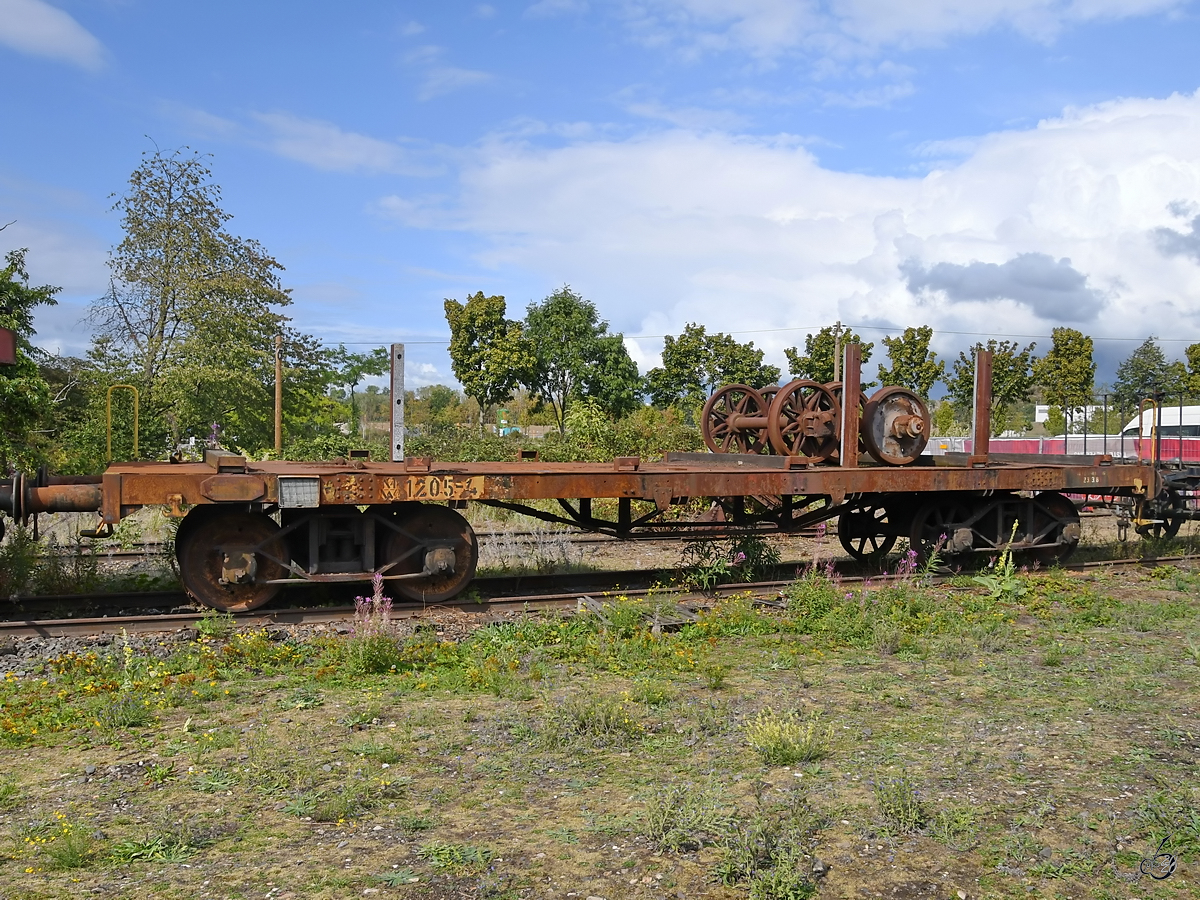 Ein alter Flachwagen war Anfang September 2019 in Gelsenkirchen abgestellt.