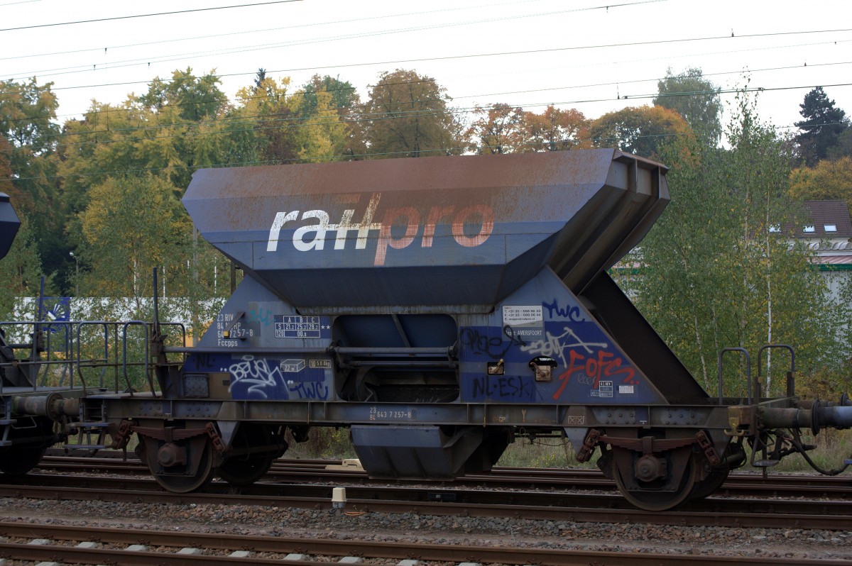 ein anderer Fccpps aus dem gleichen Ganzzug  in Gnitz (Vgl. ID 736093)
12.10.2013 14:23 Uhr