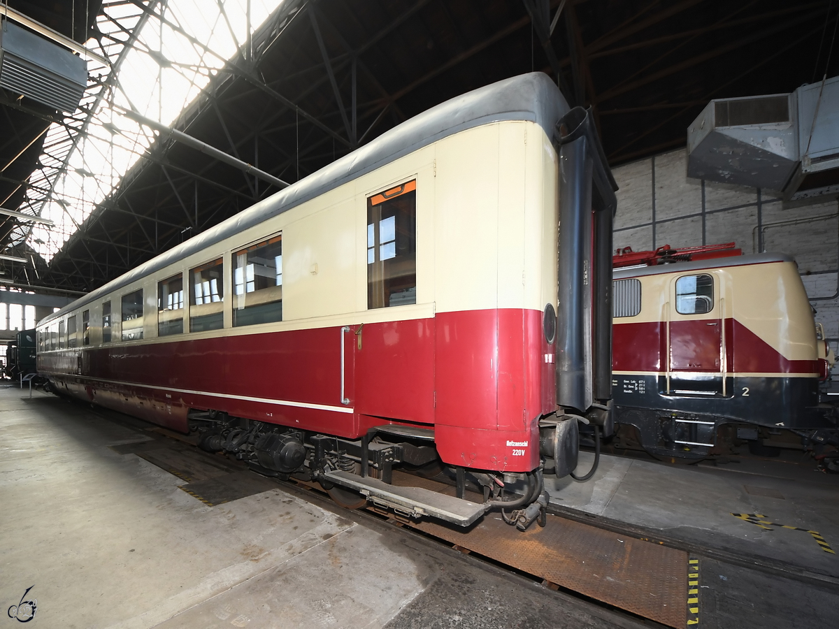 Ein aus dem Jahr 1937 stammender Salonwagen der Bauart WGSüg 851 / Salon4ü-37b ist Teil der Ausstellung im DB-Museum Koblenz. (September 2021)