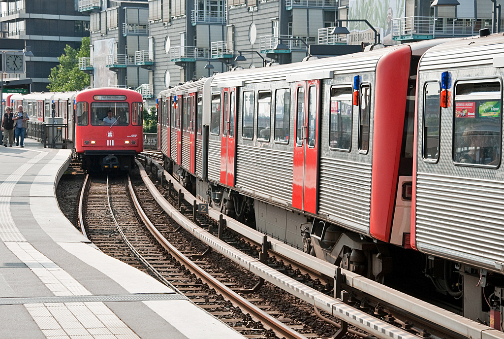 Ein- und Ausfahrt der U-3 zur/von Haltestelle Baumwall - 13.07.2013