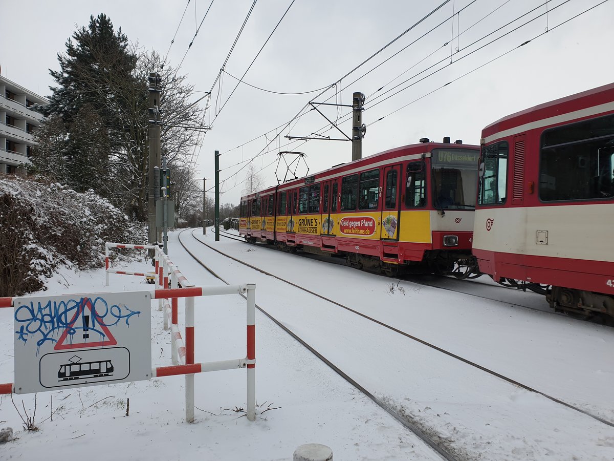 ein B-Wagen auf der Rheinbahn 8.2.21 im Verkehrsverbund Rhein - Ruhr 