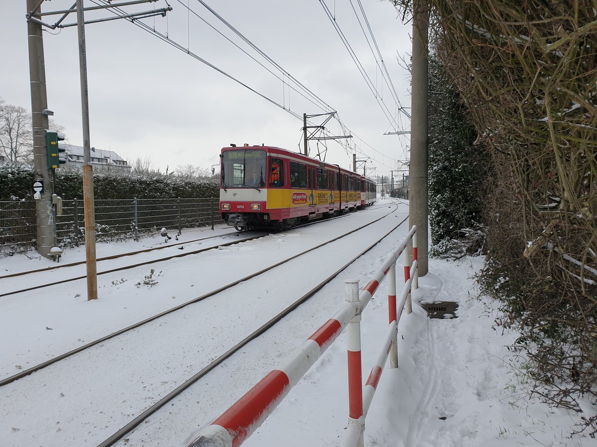Ein B-Wagen auf der Rheinbahn am 8.2.21 in Krefeld 