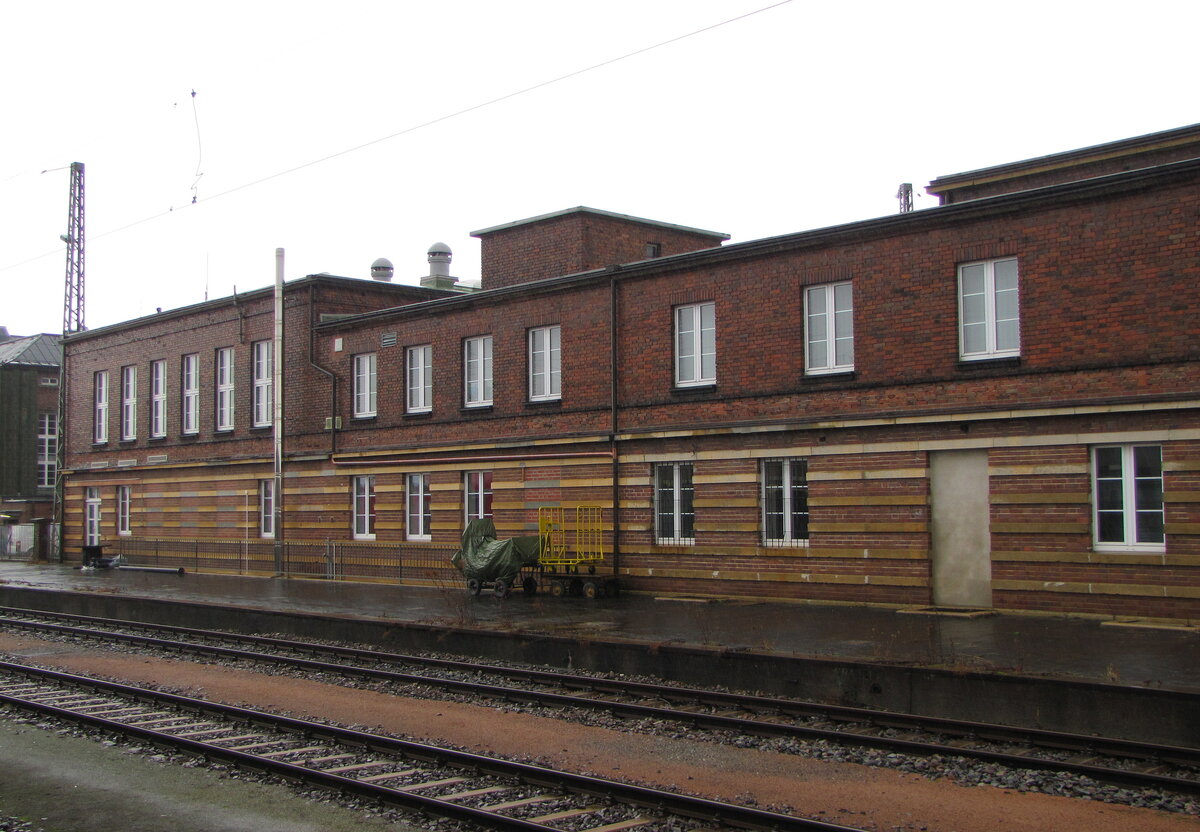 Ein Bahngebäude am 05.01.2013 in Zwickau (Sachs) Hbf.