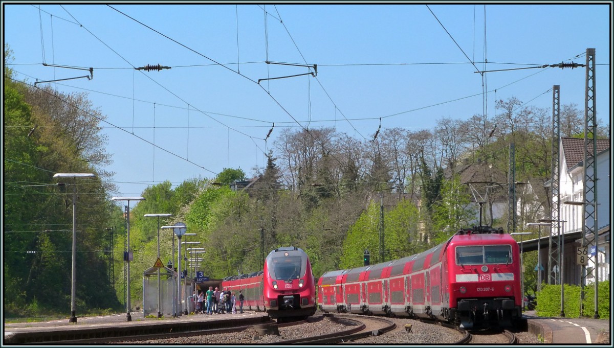 Ein Bahnhofsszenario Anfang Mai 2013 in Eschweiler (Rhl) an der Kbs 480. Zu sehen sind zwei Regio Express Züge der Linie 9. Die altbewährte Dostogarnitur und die neue Generation (Hamsterbacke).