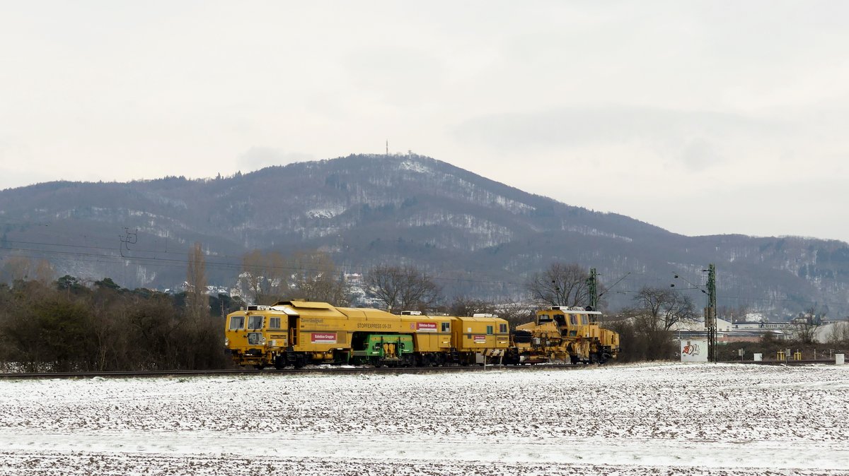 Ein Bauzug zwischen Hähnlein-Alsbach und Bickenbach vor der Bergstraße. Aufgenommen am 18.3.2018 15:33