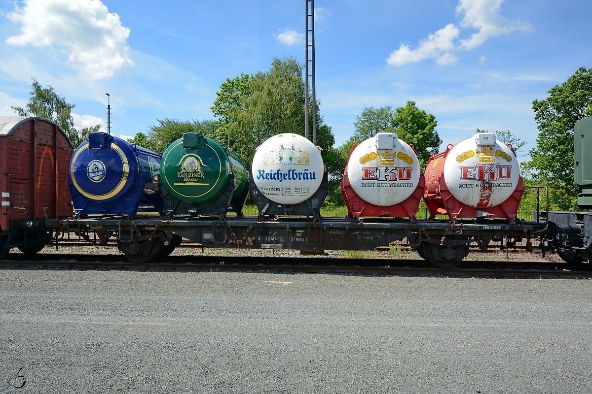 Ein Behältertragwagen war Anfang Juni 2019 im Deutschen Dampflokomotiv-Museum Neuenmarkt-Wirsberg ausgestellt.