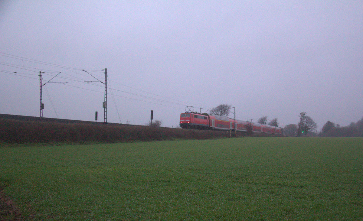 Ein Bilck auf den RE4 von Aachen-Hbf nach Dortmund-Hbf unterwegs ist zwischen Kohlscheid und Richterich. 
Aufgenommen zwischen Aachen und Kohlscheid in Uersfeld,Richterich.
Bei Regenwetter am Kalten Nachmittag vom 7.1.2019.