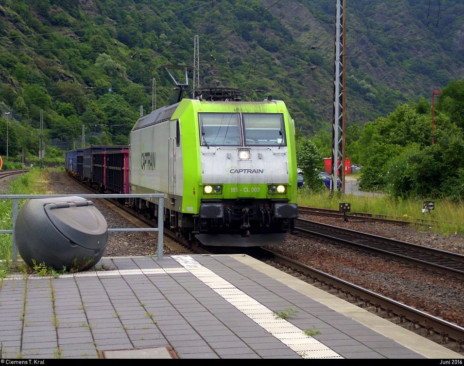 Ein Bild aus meiner Anfangszeit zeigt 185 003 Captrain als Gz, die den Bahnhof Cochem(Mosel) in Richtung Trier auf Gleis 2 durchfährt. Bild durchlief die Selbstfreischaltung. [Ende Juni 2016]