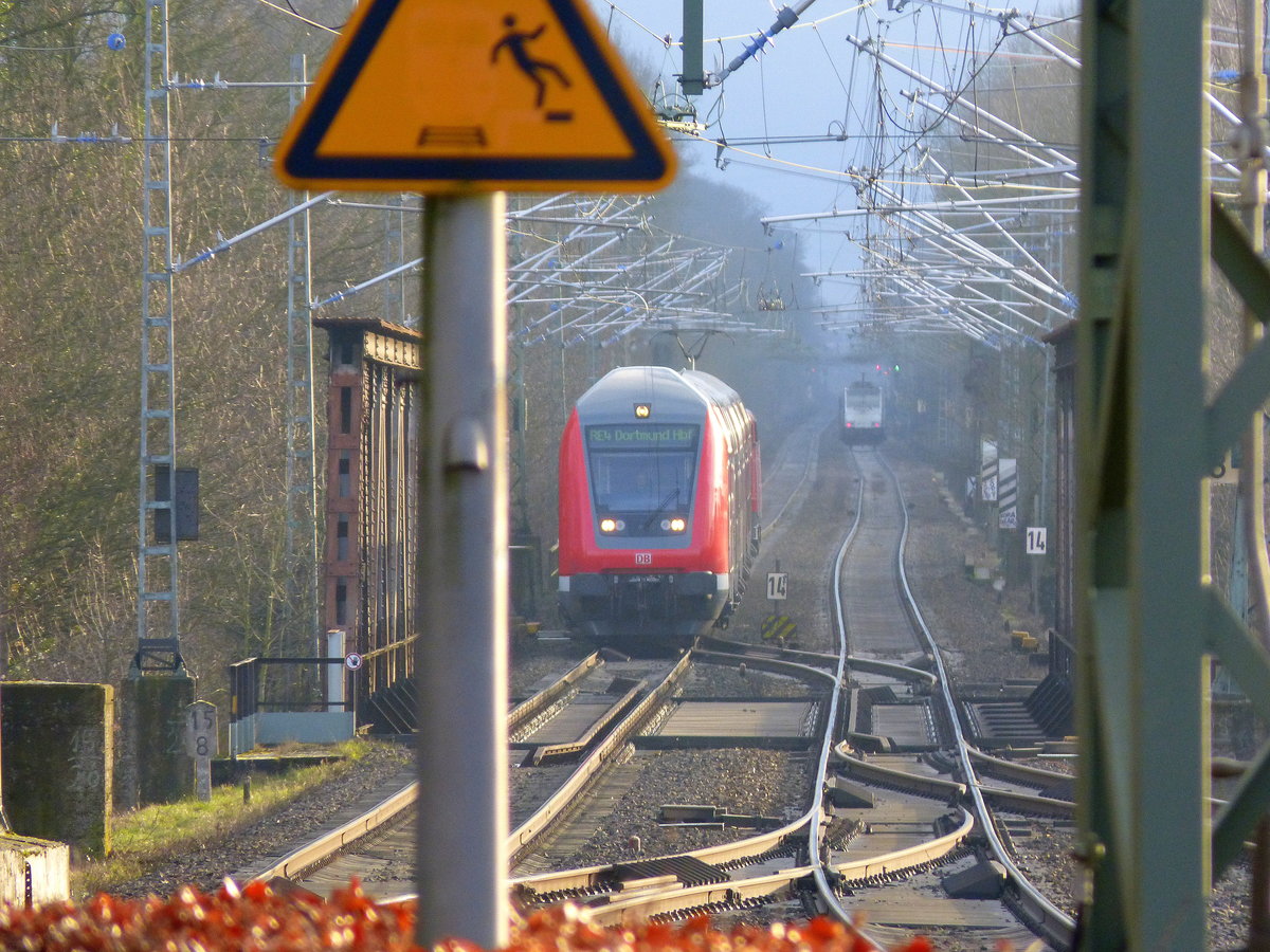 Ein Blick auf die Bahnstrcke Aachen-Mönchengladbach. 
Aufgenommen in Herzogenrath.
Bei Sonnenschein am Kalten Nachmittag vom 15.2.2018.