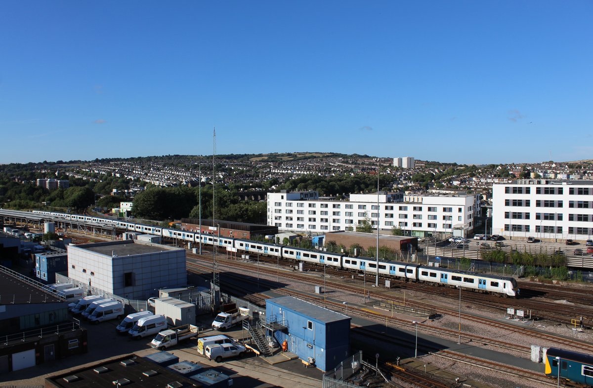 Ein Blick auf den Brighton Railway Station:
Ein Thameslink Class 700 erreicht am 31. Juli 2018 Brighton.