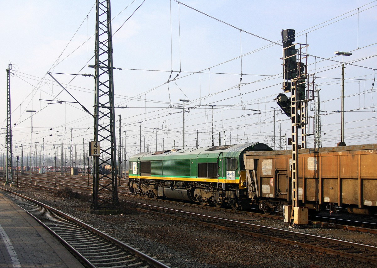 Ein Blick auf die Class 66 PB01 von der Rurtalbahn-Cargo.
Sie kommt  mit einem Bleizug aus Antwerpen-Lillo(B) nach Stolberg-Hammer und fährt in Aachen-West ein. Aufgenommen vom Bahnsteig in Aachen-West. 
Bei schönem Frühlingswetter am Nachmittag vom 16.3.2015.