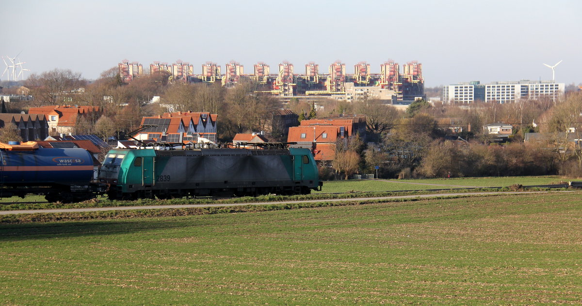 Ein Blick auf einen Güterzug aus Belgien nach Aachen-West.
Aufgenommen vom Friedrichweg an der Montzenroute. 
Bei schönem Frühlingswetter am 18.2.2019.