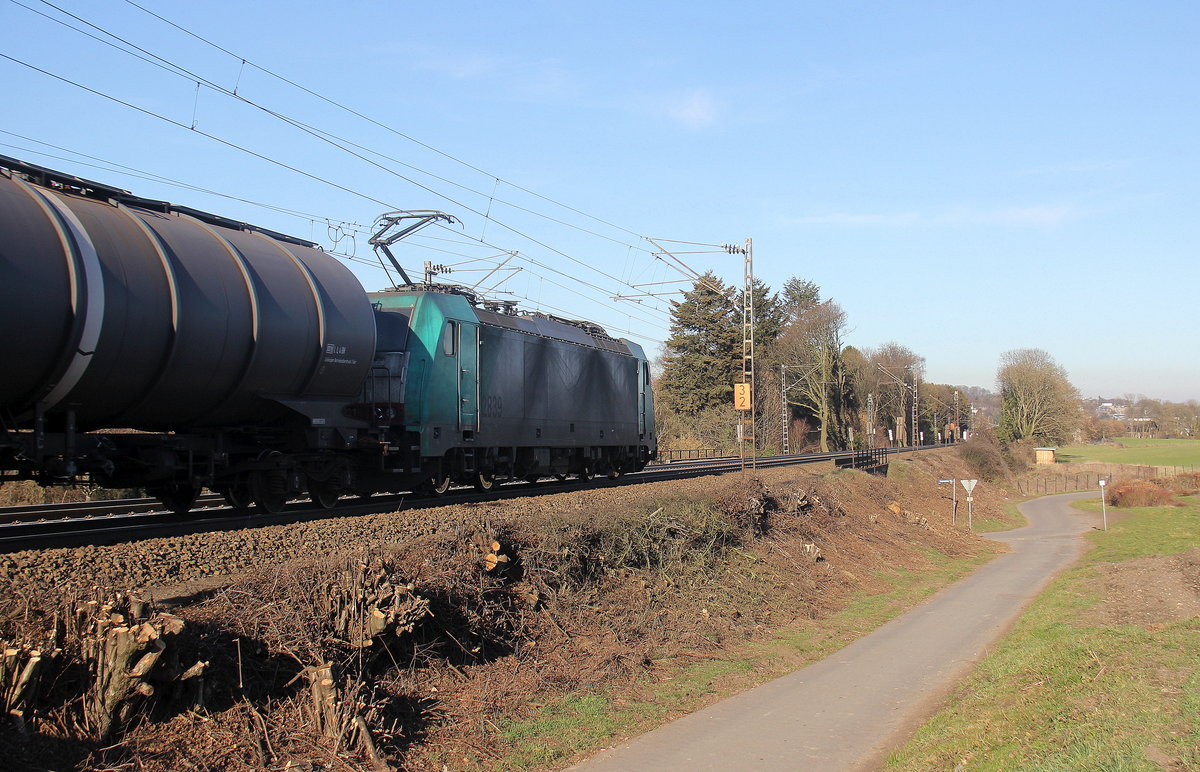 Ein Blick auf einen Güterzug aus Belgien nach Aachen-West. 
Aufgenommen an der Gemmenicher-Rampe am Gemmenicher-Weg auf dem Montzenroute. 
Bei schönem Frühlingswetter am 26.2.2019.