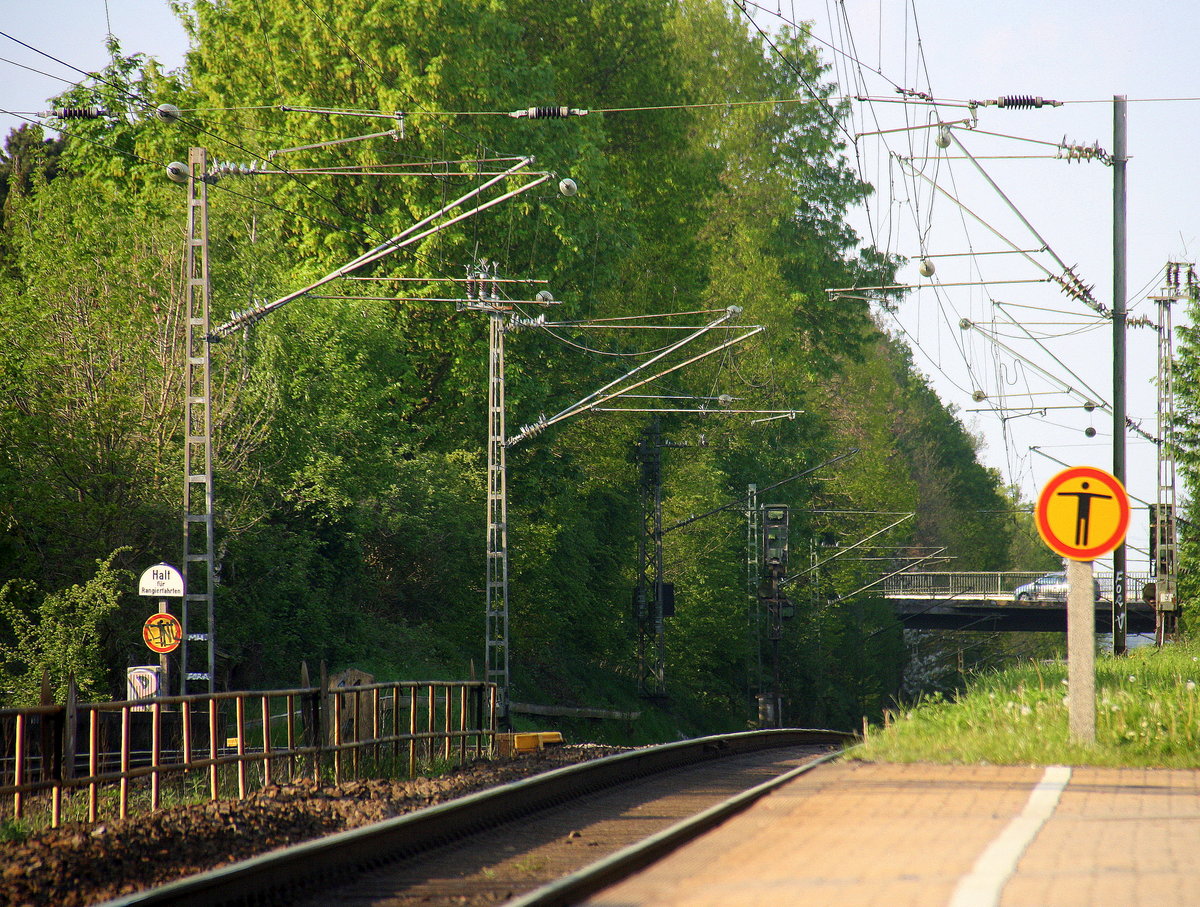 Ein Blick auf die KBS 485 in Richtung Herzogenrath.
Aufgenommen vom Bahnsteig 1 in Kohlscheid. 
Bei Sommerwetter am Abend vom 7.5.2016.