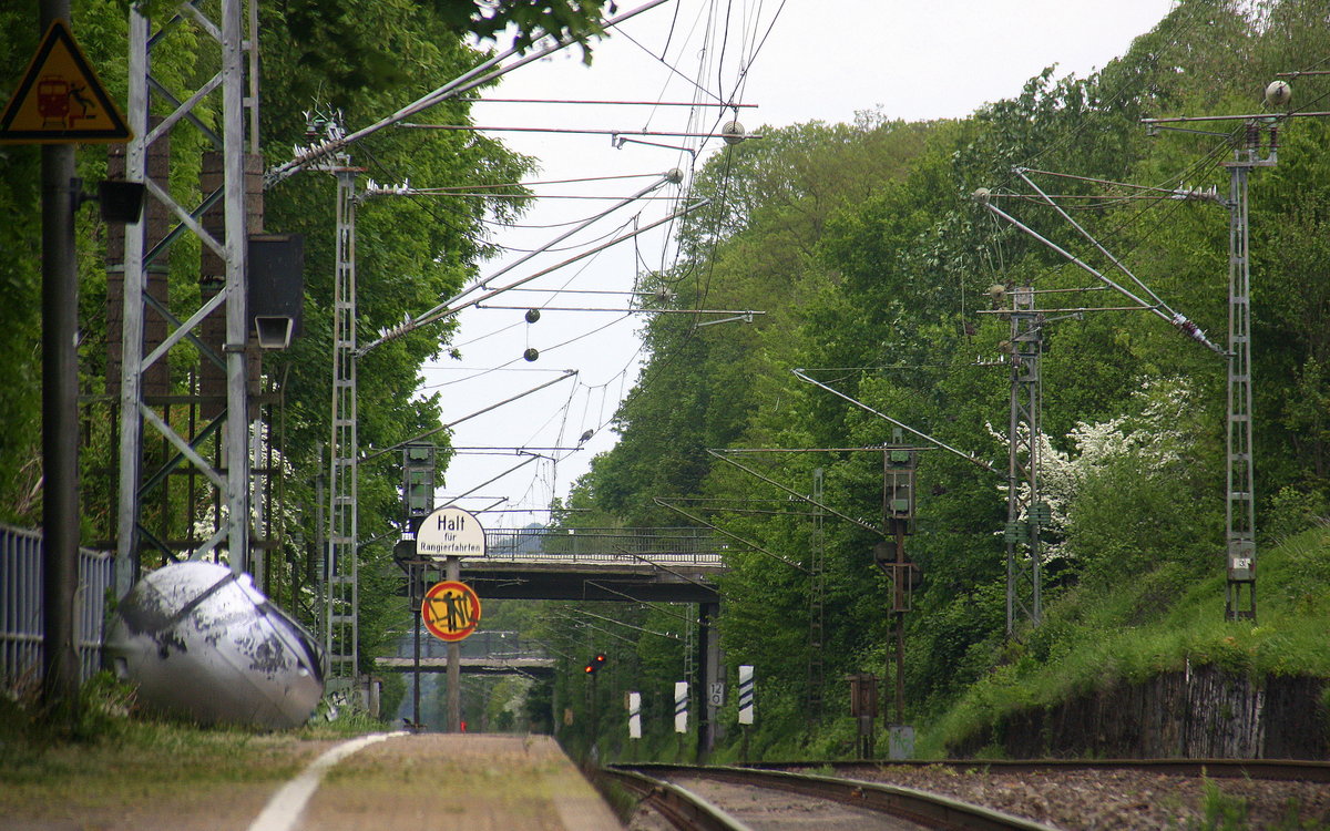 Ein Blick auf die KBS 485 in Richtung Herzogenrath. 
Aufgenommen vom Bahnsteig 2 in Kohlscheid.
Bei Wolken am Nachmittag vom 15.5.2016.