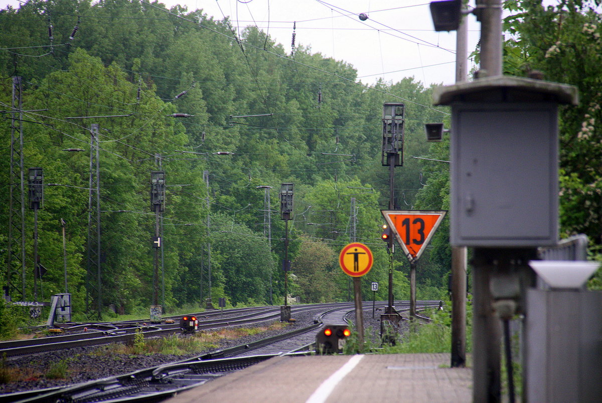 Ein Blick auf die KBS 485 in Richtung Aachen. 
Aufgenommen Bahnsteig 2 in Kohlscheid. 
Bei Regenwetter am Abend vom 22.5.2016.